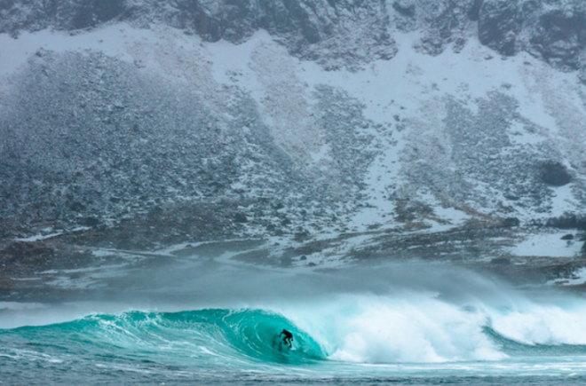 Increíbles fotos y video de Surf en el Círculo Ártico