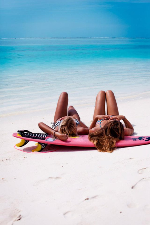 Top Chicas surfers para seguir en Instagram, llenas de inspiración para ti.