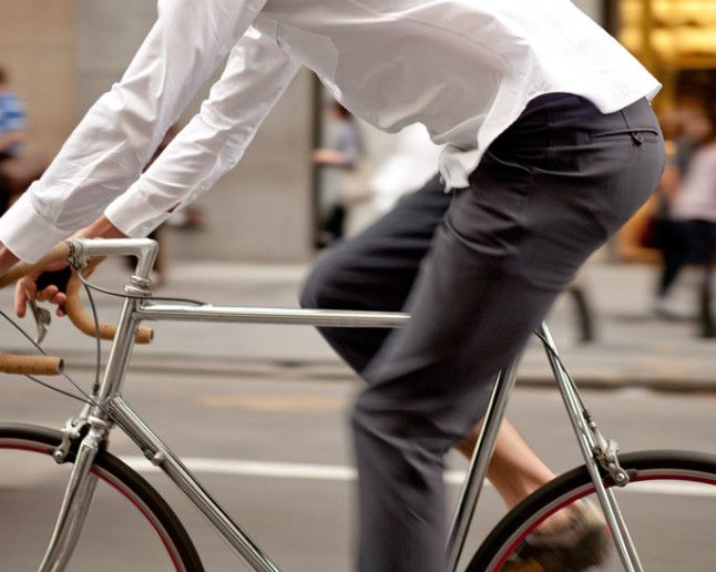 Como ir al trabajo en bicicleta sin arruinar tu ropa