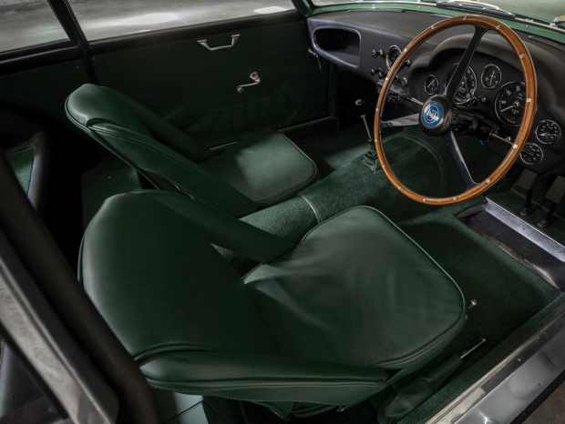Impresionante clásico Aston Martin DB4GT Zagato