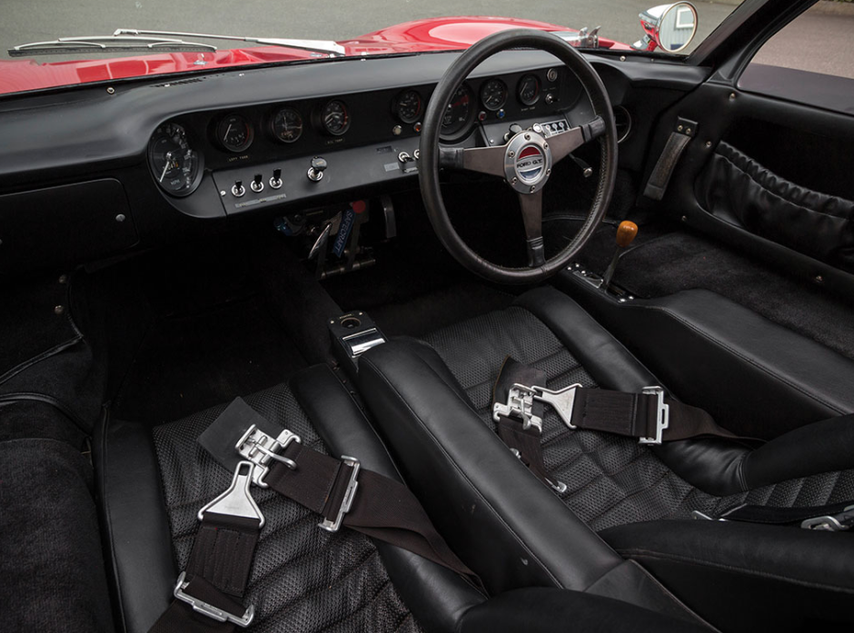 Clásico y poderoso FORD GT40 de 1966