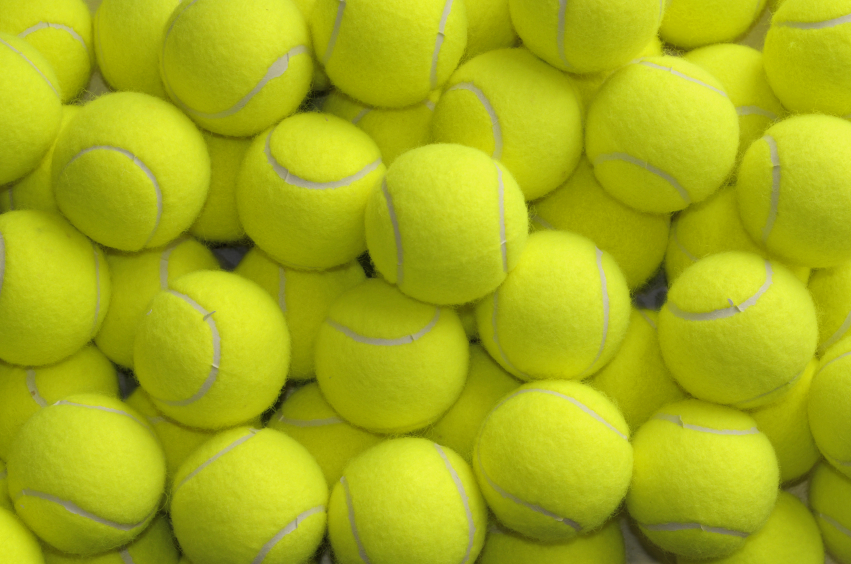 Hipnotizante video de como se hacen las pelotas de tenis