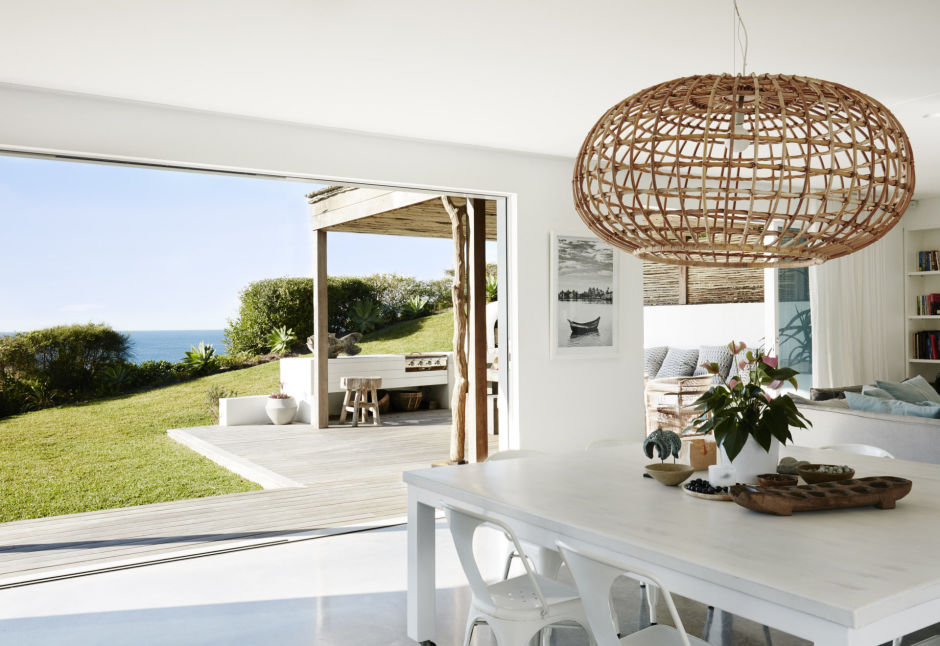 Increíble diseño de interiores en está casa frente al mar
