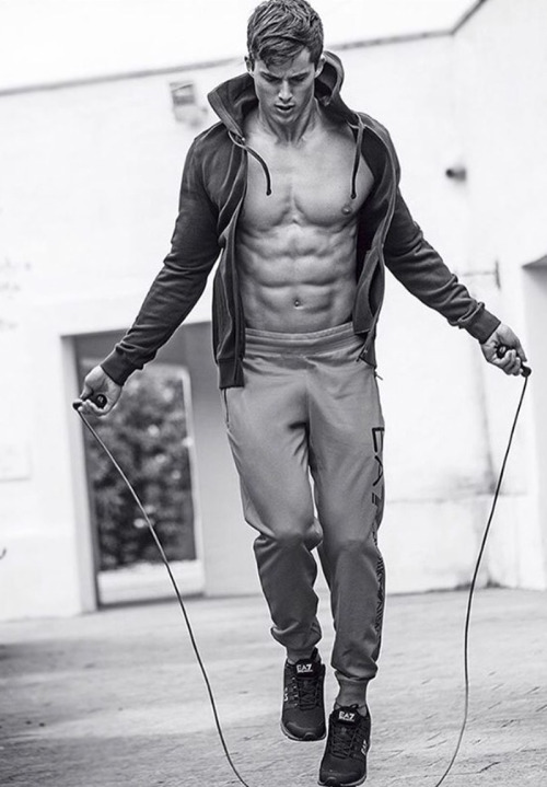 Fotos de hombres con músculos marcados y definidos