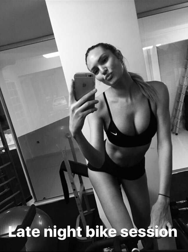 Motivación sexy para continuar entrenando en el gimnasio - Candice Swanepoel gym