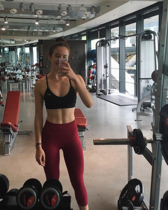 Las chicas del gym entrenan más duro que tu - Yoga Pants