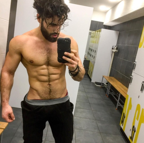 Hombres fitness para abrir el jueves inspirados