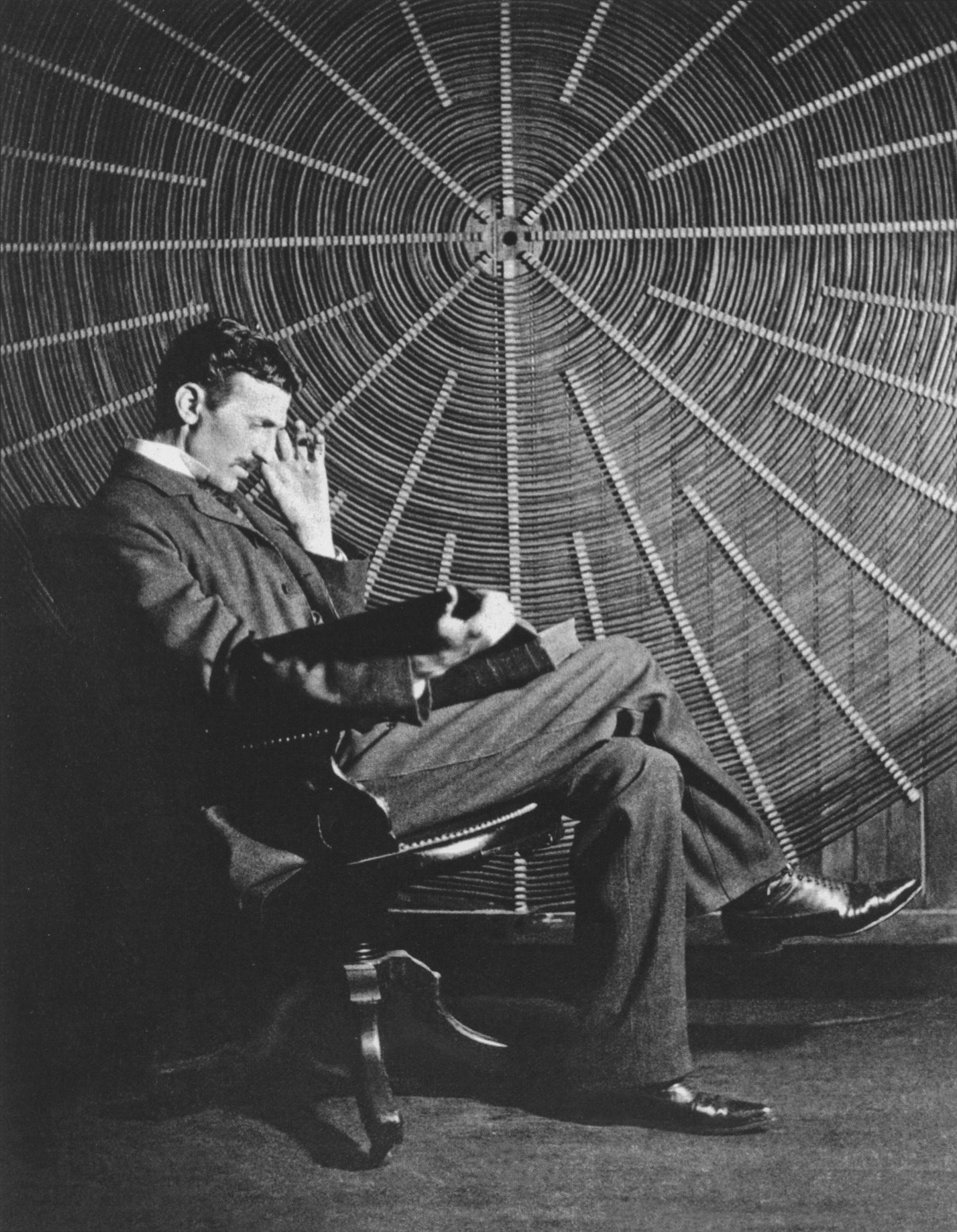 7 Pensamientos de Nikola Tesla para una mejor vida