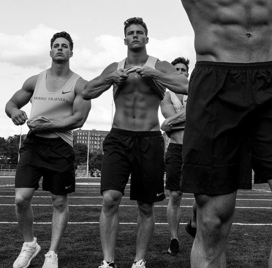 Fotos con los hombres fitness para motivar tus entrenamientos