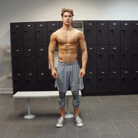 Fotos con los hombres fitness para motivar tus entrenamientos
