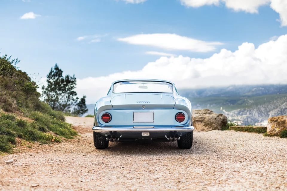 Ferrari 275 GTB 1966 clásico único para destrozar el asfalto