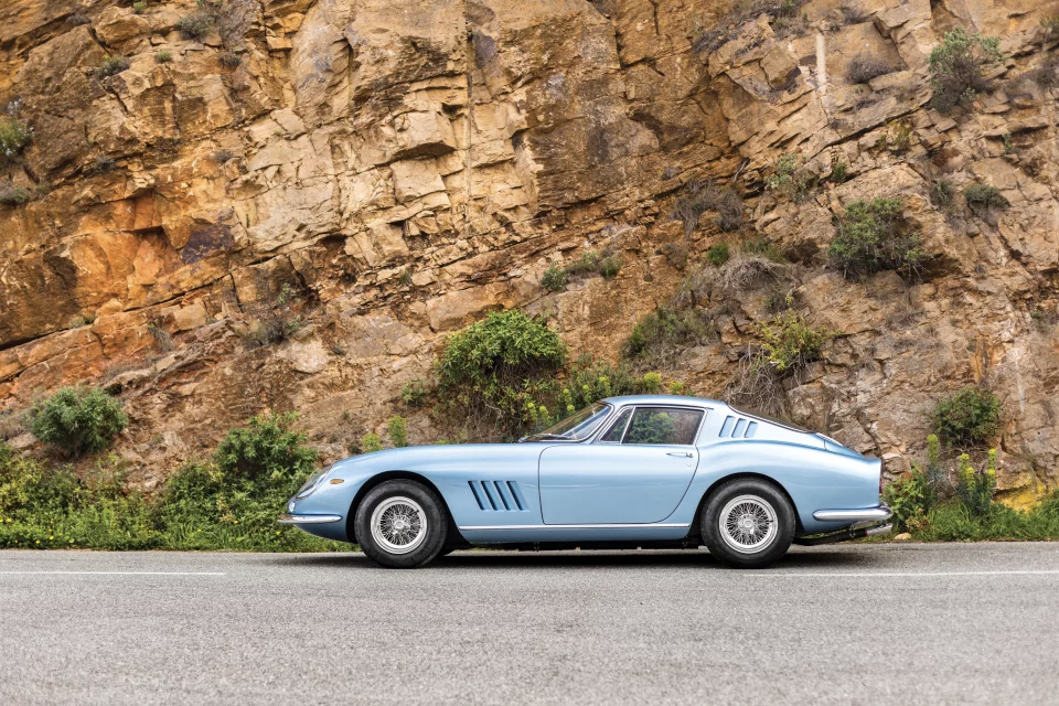 Ferrari 275 GTB 1966 clásico único para destrozar el asfalto