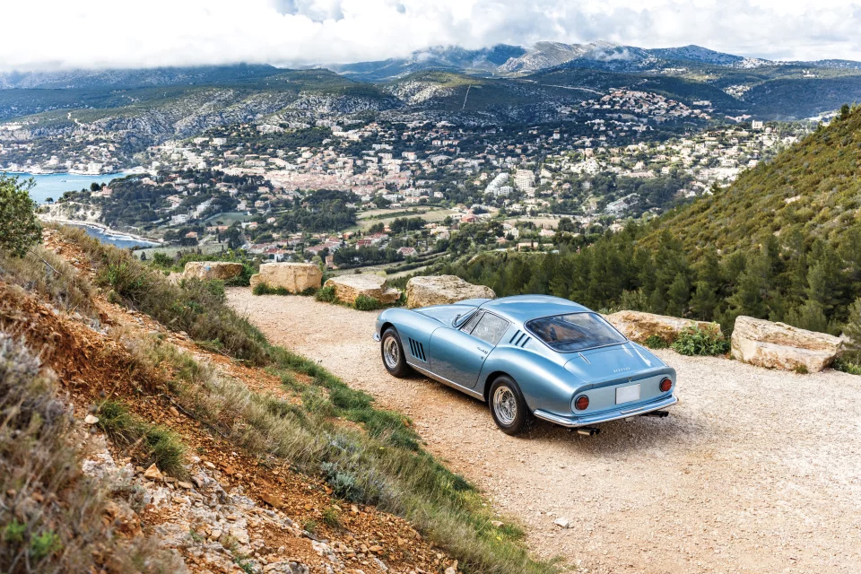 Ferrari 275 GTB 1966 clásico único para destrozar el asfalto