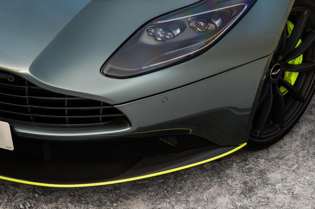 Una mirada al nuevo coche insignia de Aston Martin el DB11 AMR