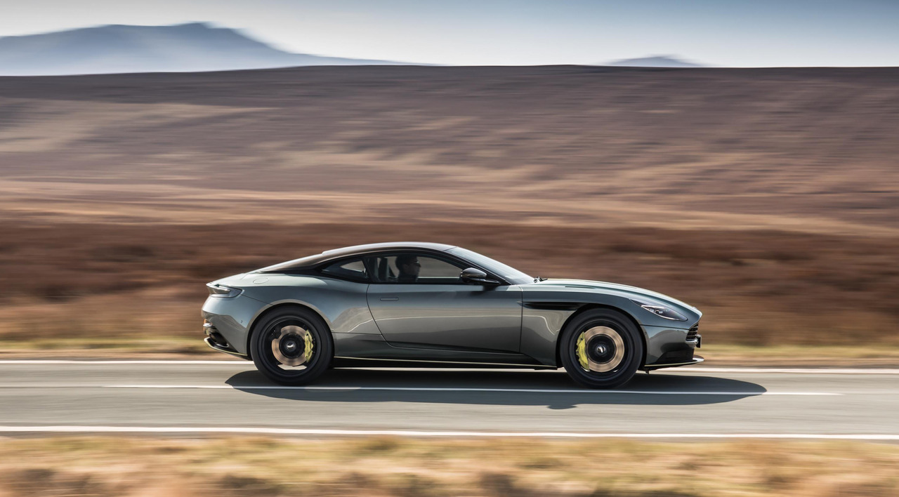 Una mirada al nuevo coche insignia de Aston Martin el DB11 AMR