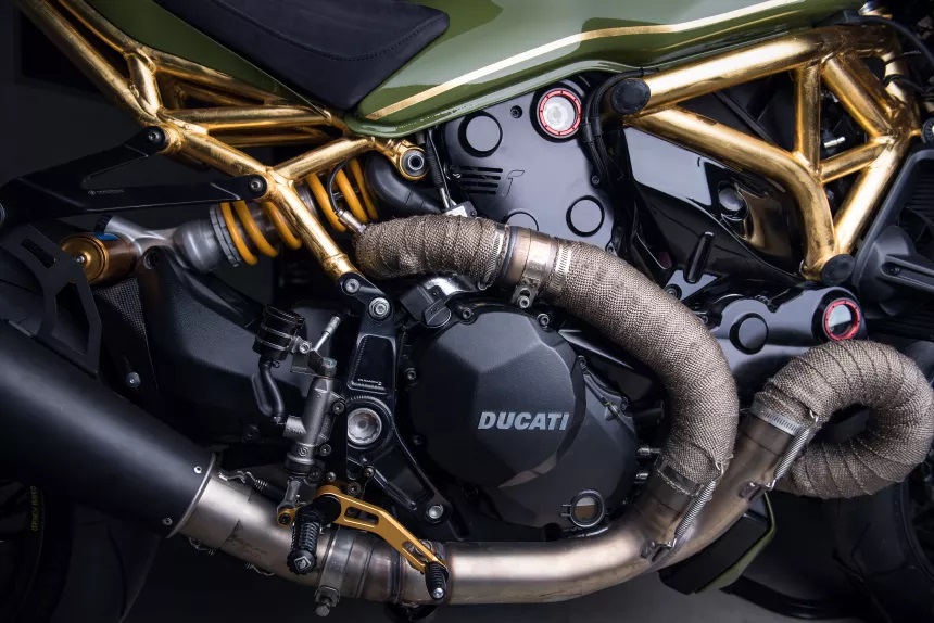 Ducati Monster 1200R una moto de 24 quilates