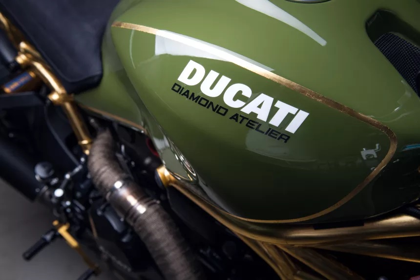 Ducati Monster 1200R una moto de 24 quilates