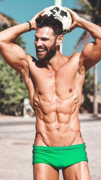 Hombres fitness para motivar tus entrenamientos