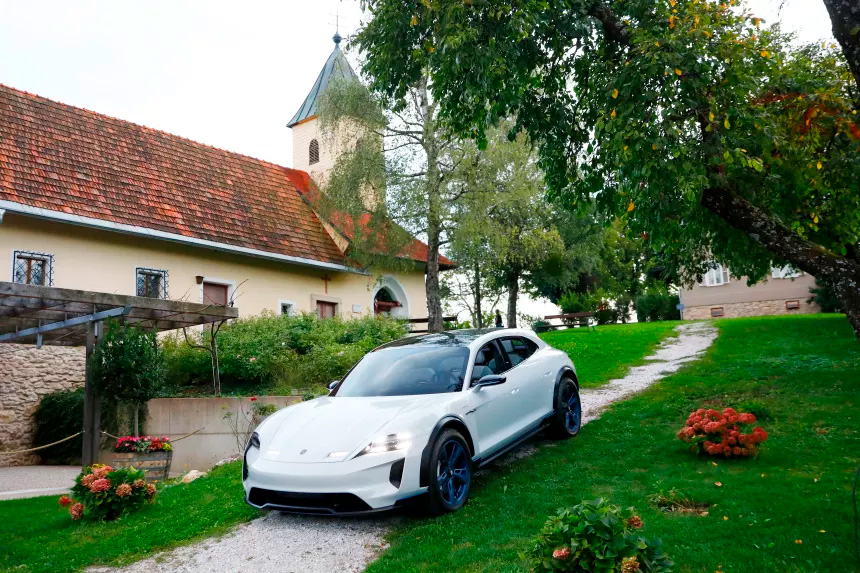 Completamente eléctrico Porsche Taycan