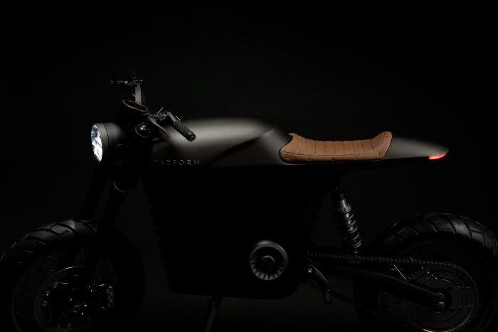 Tarmform una moto eléctrica con un look clásico