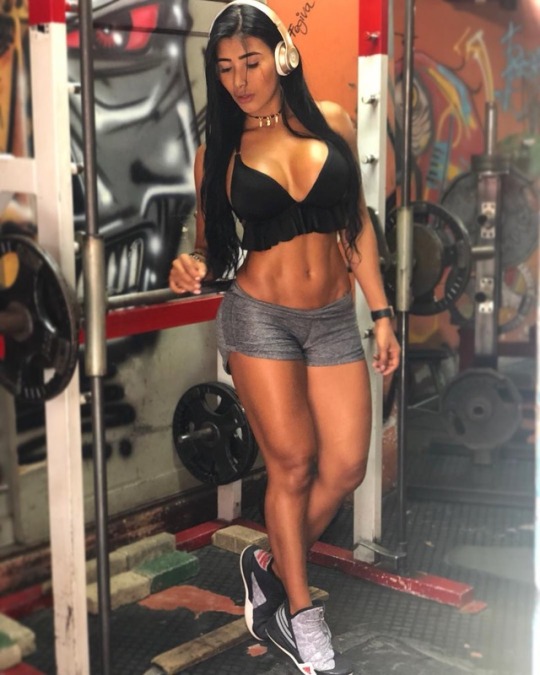 Vida fitness con las mujeres más sexys del gimnasio