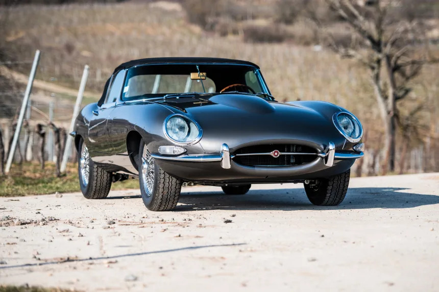 Clásico, deportivo y sexy Jaguar E-Type de 1963