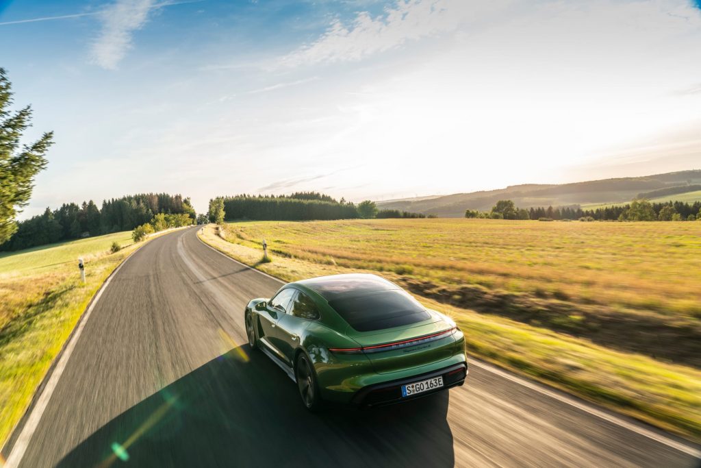 El completamente eléctrico Porsche Taycan 2020 se ve así