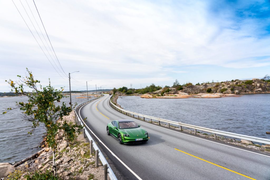 El completamente eléctrico Porsche Taycan 2020 se ve así