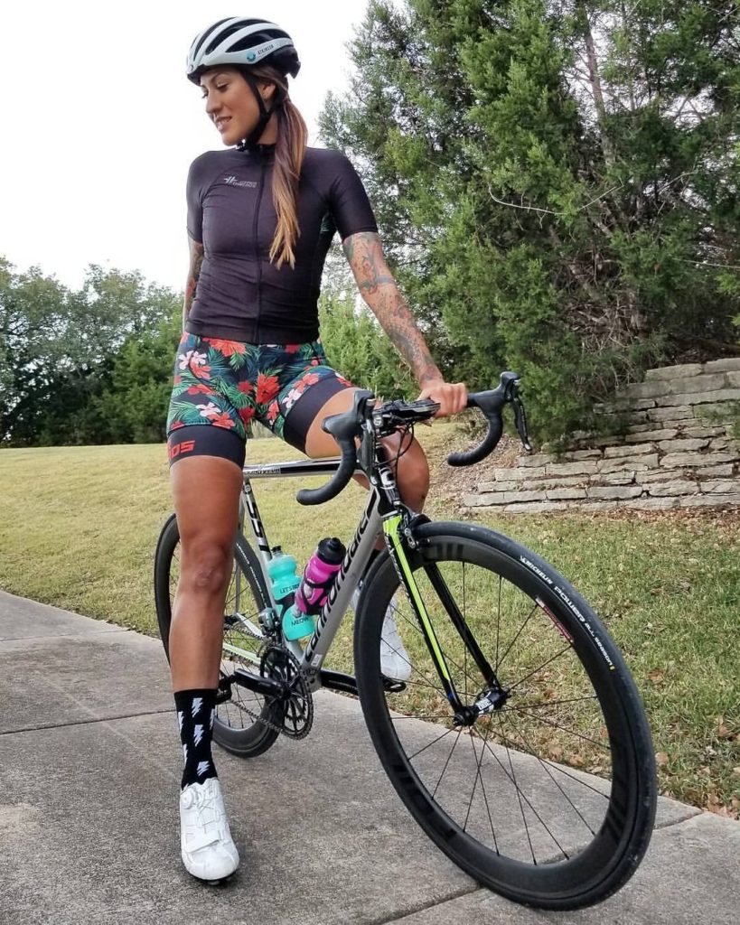 Mujeres ciclistas super fit