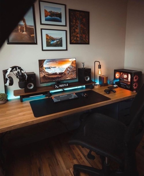 Ideas de setups gamers para tu oficina en casa