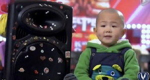Niño de 3 años cautiva al mundo en nuestro video viral de la semana