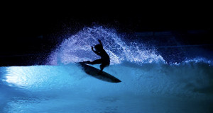 Surf en la noche para un verano perfecto