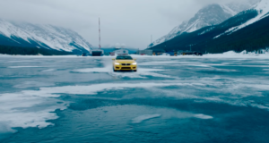 BMW M6 a toda velocidad en la tundra canadiense