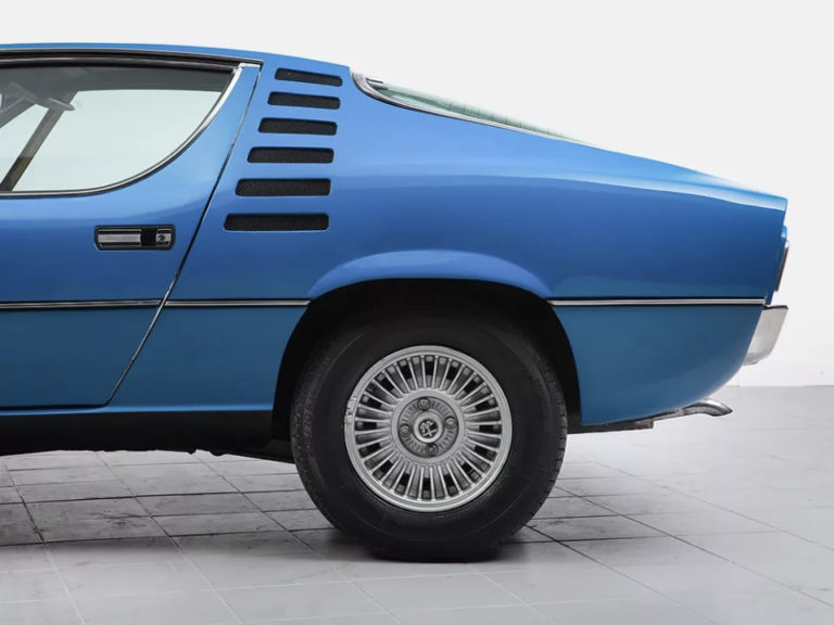 Miniature M4 1/43 - Alfa Romeo Montreal Corsa Red 1973 - Métal - Réf 7080